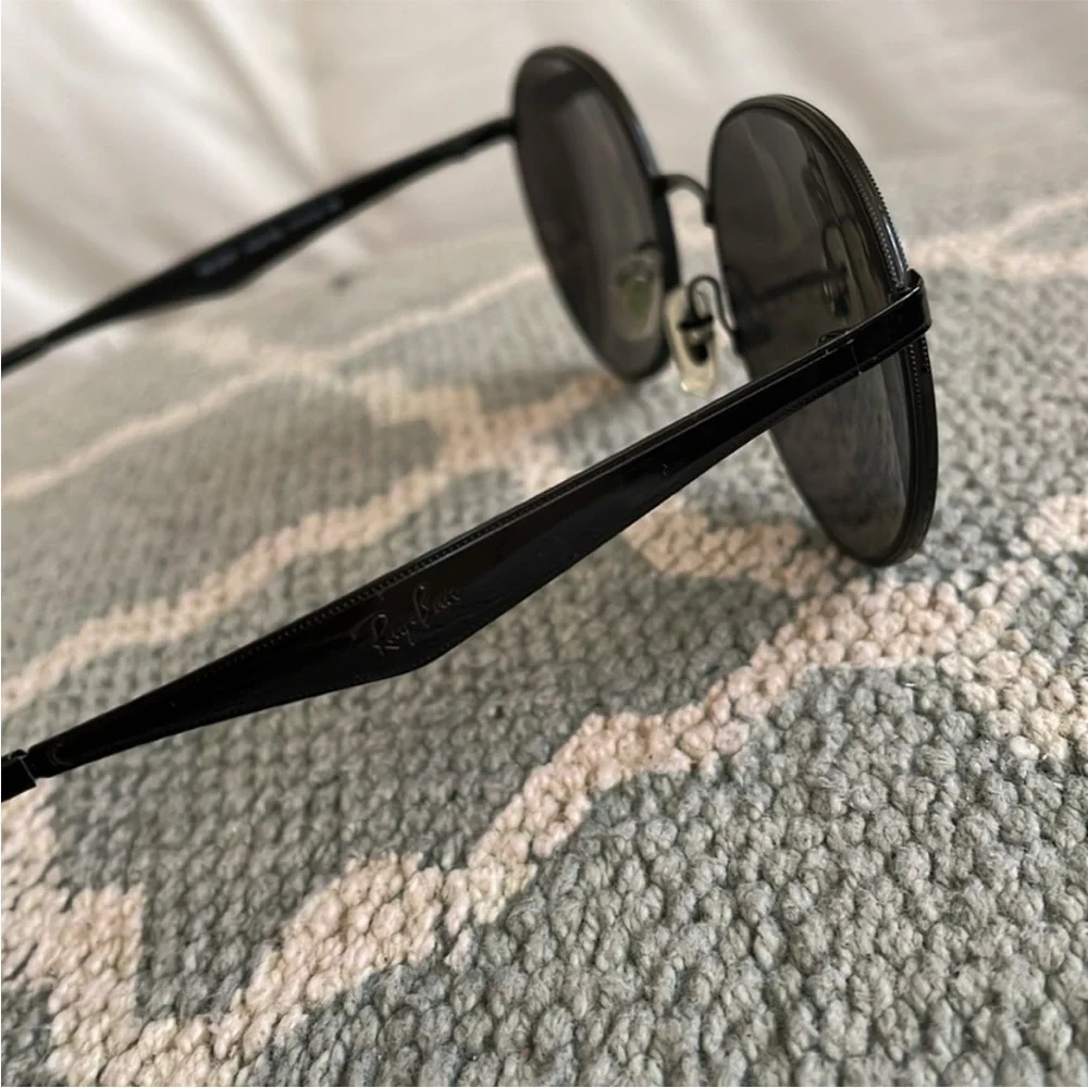 Ray-Ban Black Round Mirrored Sunglasses